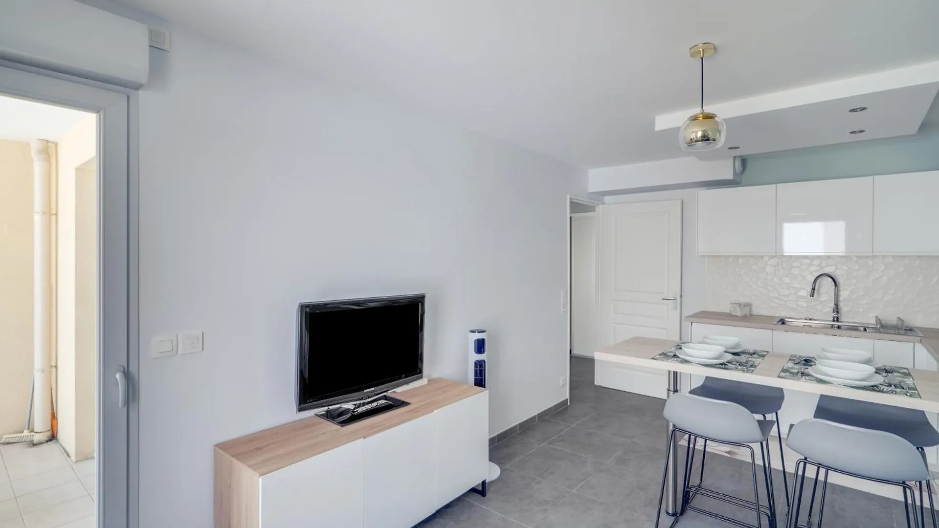 Le Galet, Appartement De Standing, Hyper Centre, Parking Prive, A 100 M De La Mer Antibes
