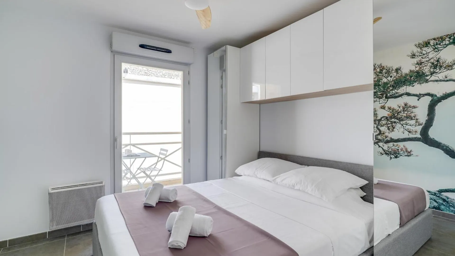 Le Galet, Appartement De Standing, Hyper Centre, Parking Prive, A 100 M De La Mer Antibes
