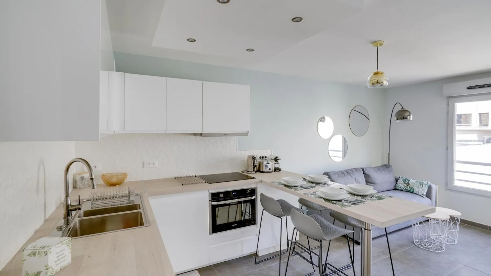 Le Galet, Appartement De Standing, Hyper Centre, Parking Prive, A 100 M De La Mer Antibes