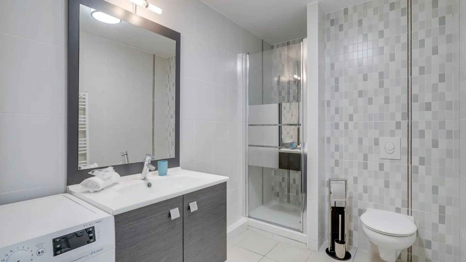 Apartment Le Galet, Appartement De Standing, Hyper Centre, Parking Prive, A 100 M De La Mer Antibes